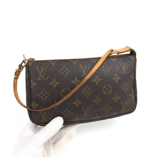 LOUIS VUITTON POCHETTE BAG