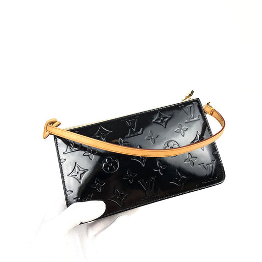 LOUIS VUITTON VERNIS POCHETTE SHOULDER BAG