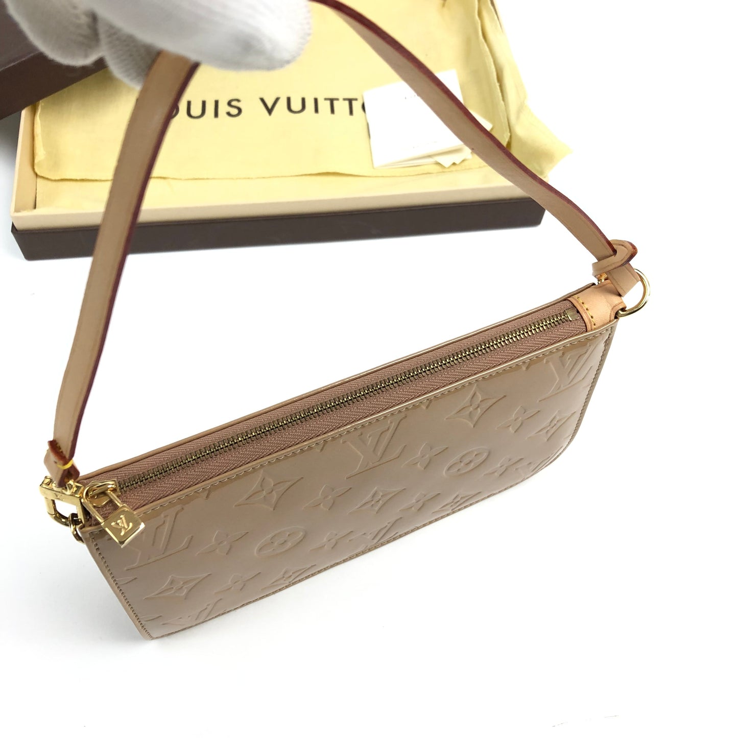 LOUIS VUITTON LEXINGTON VERNIS POCHETTE BAG