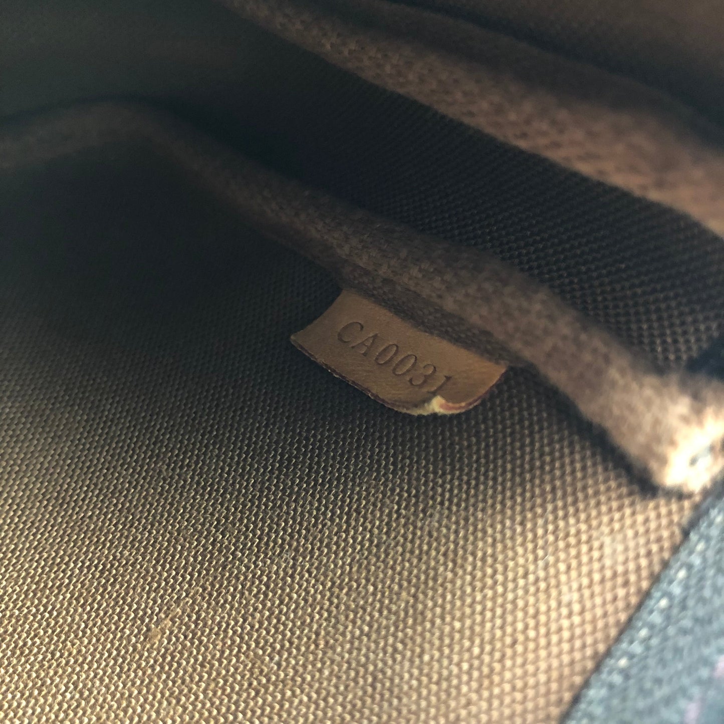 LOUIS VUITTON POCHETTE BAG