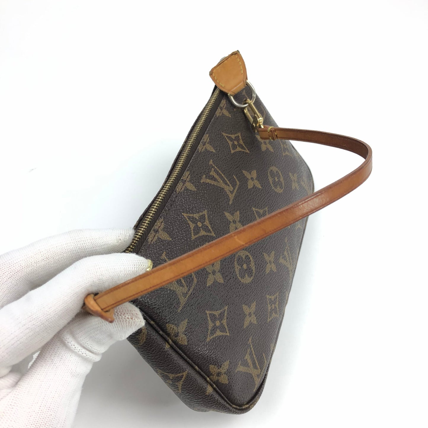 LOUIS VUITTON POCHETTE BAG