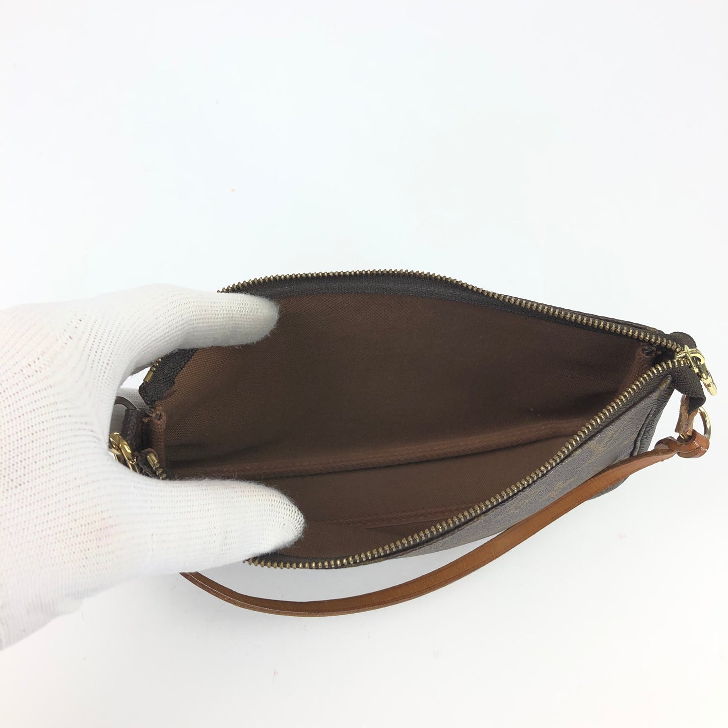 LOUIS VUITTON POCHETTE BAG