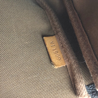 LOUIS VUITTON POCHETTE BAG