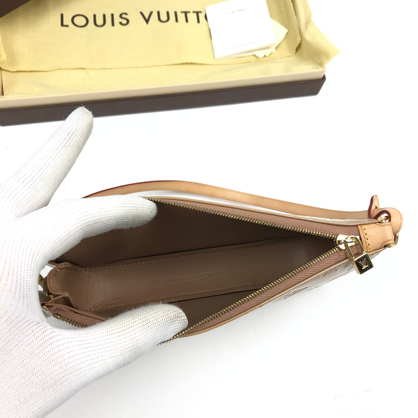 LOUIS VUITTON LEXINGTON VERNIS POCHETTE BAG