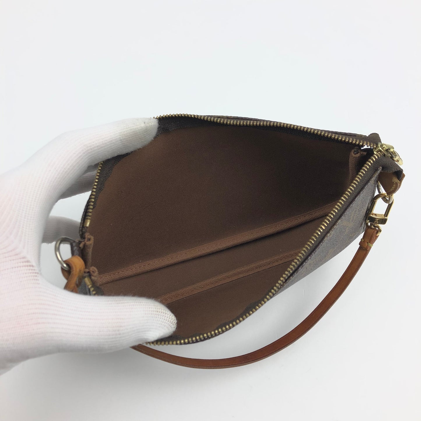 LOUIS VUITTON POCHETTE BAG