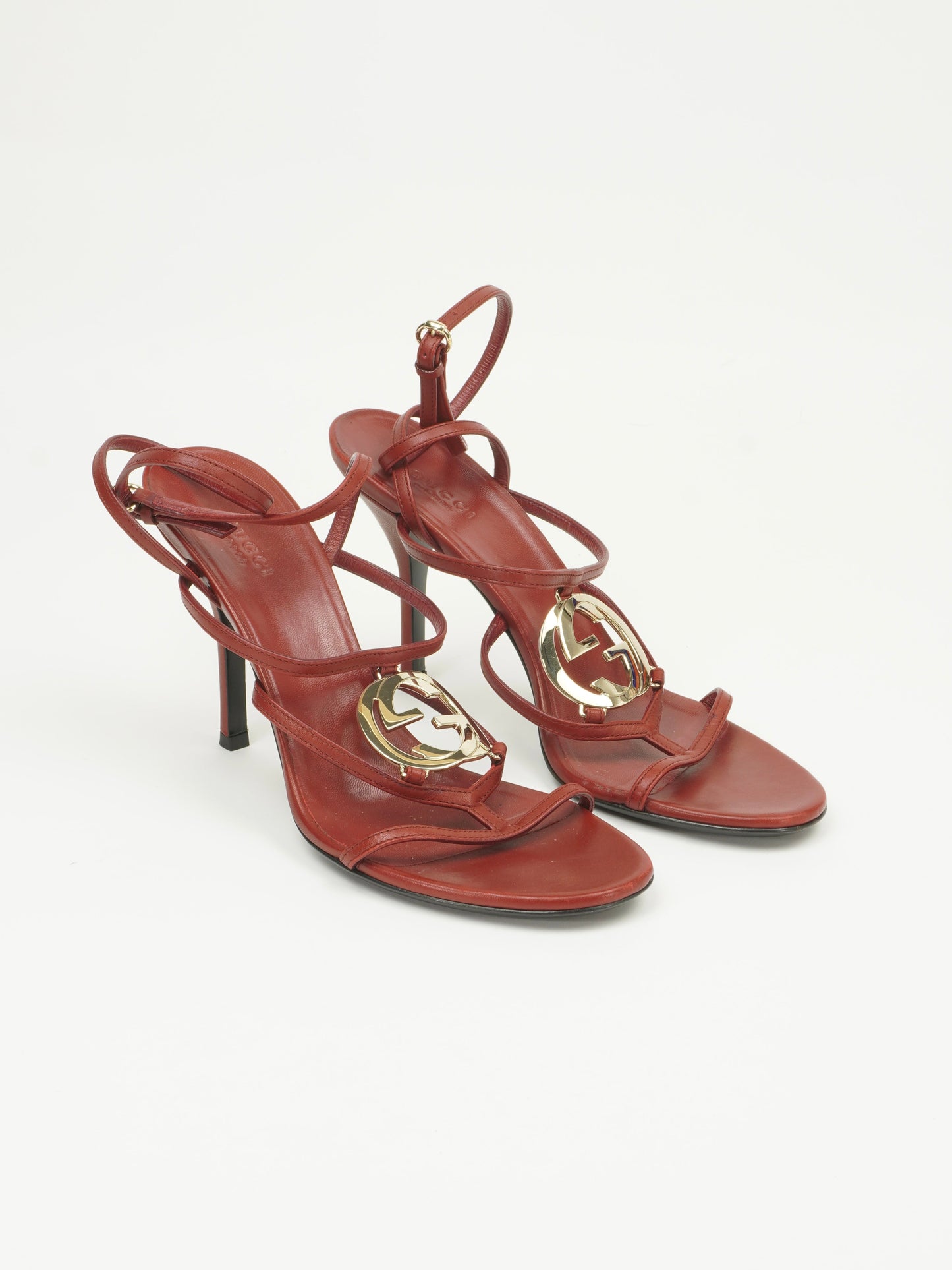 GUCCI RED LEATHER INTERLOCKING G STRAPPY HEELS