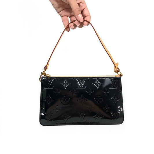 LOUIS VUITTON VERNIS POCHETTE SHOULDER BAG