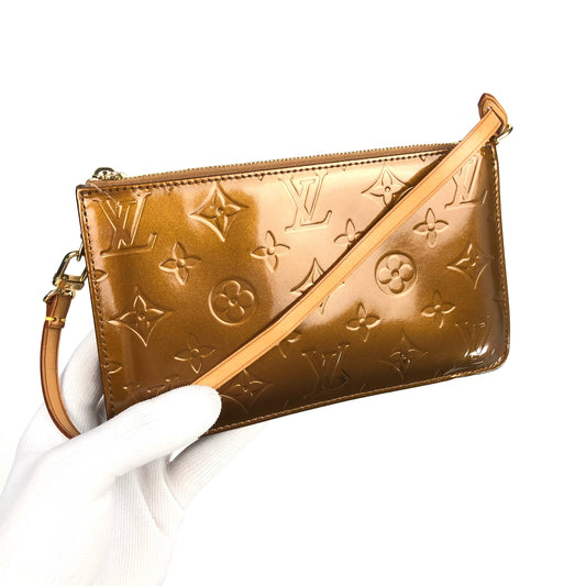 LOUIS VUITTON VERNIS POCHETTE SHOULDER BAG
