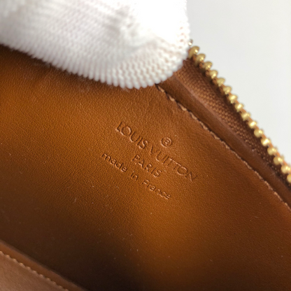 LOUIS VUITTON VERNIS POCHETTE SHOULDER BAG