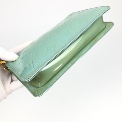 LOUIS VUITTON VERNIS POCHETTE SHOULDER BAG