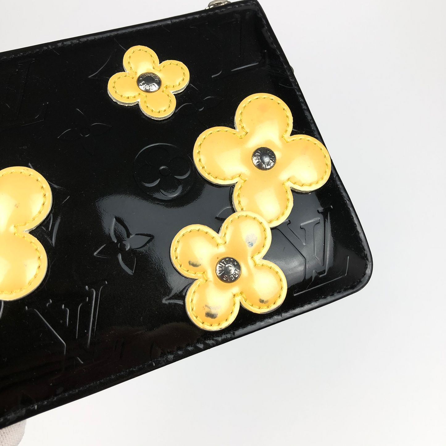 LOUIS VUITTON VERNIS POCHETTE SHOULDER BAG